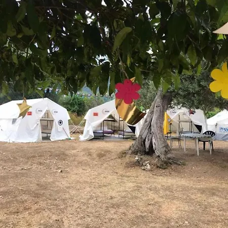 Campismo de Luxo Tropikal Freskia Camping *